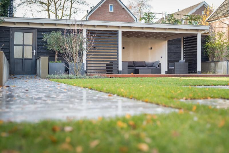 Tuinkamer wit met lamellen